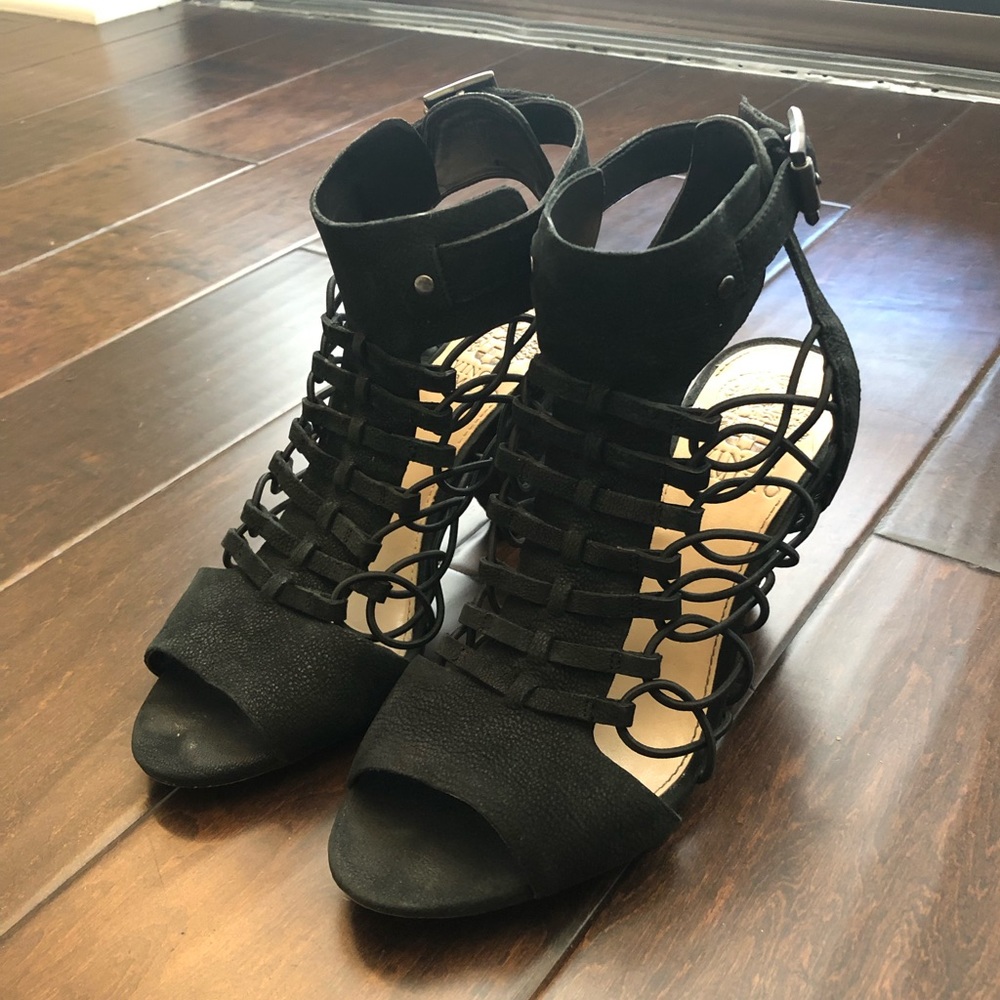 Vince Camuto Sandals - size 6